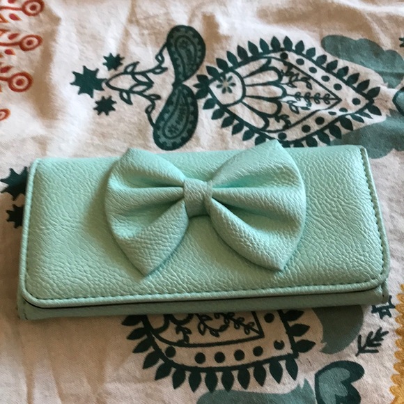 Handbags - 2 for $5 Mint Bow Tri-Fold Wallet🎀FINAL PRICE🎀